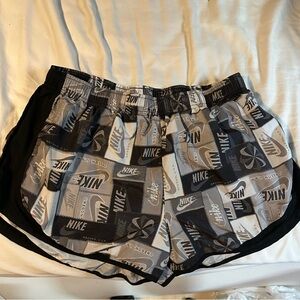 Women’s Tempo Dri-FIT Printed Nike Shorts